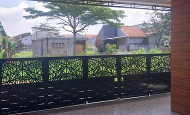 RUMAH IDAMAN TENGAH KOTA 2 LANTAI MINIMALIS MODERN FULL FURNISHED SIAP HUNI DI CIHAMPELAS BANDUNG Barat