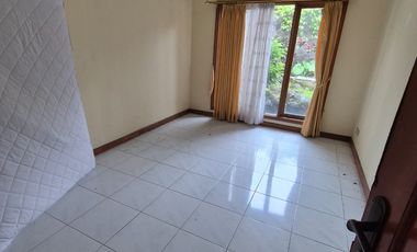 RUMAH ASRI NYAMAN TERAWAT FULL FURNISHED 2 LANTAI SIAP HUNI DI CIGADUNG BANDUNG