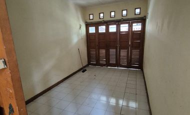 RUMAH ASRI NYAMAN TERAWAT FULL FURNISHED 2 LANTAI SIAP HUNI DI CIGADUNG BANDUNG