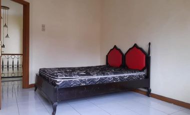 RUMAH ASRI NYAMAN TERAWAT FULL FURNISHED 2 LANTAI SIAP HUNI DI CIGADUNG BANDUNG