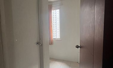 Hidup Modern di Lokasi Strategis , Disewakan apartemen 2br + 1 unfurnish di Royal Mediterania cocok yang sudah memiliki barang .