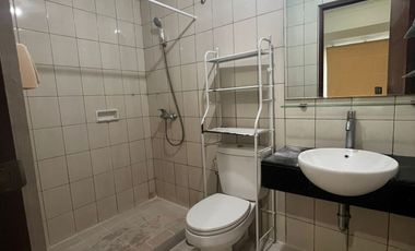 Hidup Modern di Lokasi Strategis , Disewakan apartemen 2br + 1 unfurnish di Royal Mediterania cocok yang sudah memiliki barang .