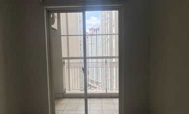 Hidup Modern di Lokasi Strategis , Disewakan apartemen 2br + 1 unfurnish di Royal Mediterania cocok yang sudah memiliki barang .