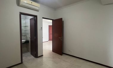 Hidup Modern di Lokasi Strategis , Disewakan apartemen 2br + 1 unfurnish di Royal Mediterania cocok yang sudah memiliki barang .