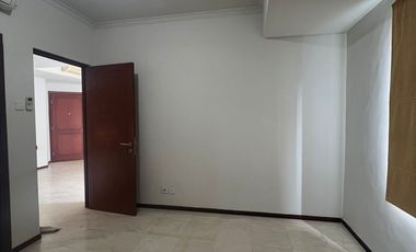 Hidup Modern di Lokasi Strategis , Disewakan apartemen 2br + 1 unfurnish di Royal Mediterania cocok yang sudah memiliki barang .