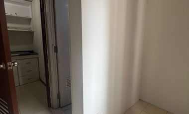 Hidup Modern di Lokasi Strategis , Disewakan apartemen 2br + 1 unfurnish di Royal Mediterania cocok yang sudah memiliki barang .