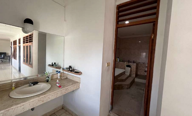 Rumah Cantik dan Ruko Dijual, di Pemecutan Kaja, Denpasar Area