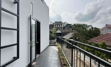 Dijual Rumah  2 Lantai Di Cireundeu Lokasi Lebak Bulus Gratis Canopy Mewah Jakarta Selatan