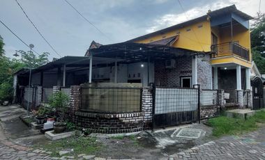 House in Kedanyang, Kebomas, Gresik, Well-Maintained and in Good Condition