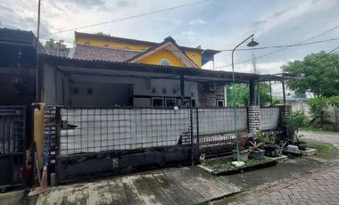 House in Kedanyang, Kebomas, Gresik, Well-Maintained and in Good Condition