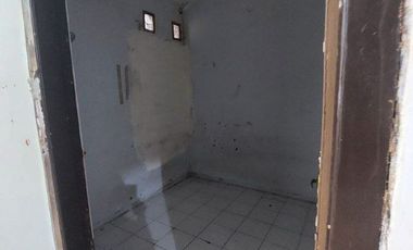 House in Kedanyang, Kebomas, Gresik, Well-Maintained and in Good Condition