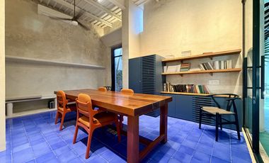 Casa de uso mixto, en esquina, en el Centro de Mérida.