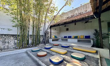 Casa de uso mixto, en esquina, en el Centro de Mérida.