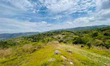 VENTA- CASA LOTE A 7 KM DE BARICHARA – NATURALEZA, SILENCIO Y ESTILO TRADICIONAL
