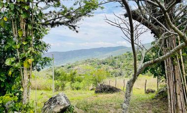 VENTA- CASA LOTE A 7 KM DE BARICHARA – NATURALEZA, SILENCIO Y ESTILO TRADICIONAL