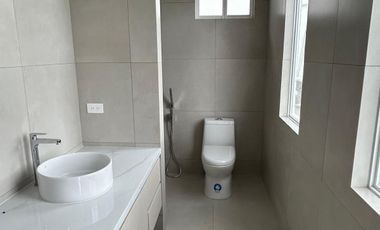 Casa con 3 Habitaciones en Alquiler, Vía a La Costa Alba del Bosque