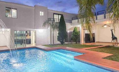 Casa en Venta Paseo de Cumbres | Terreno Doble en Esquina con Alberca y Terraza