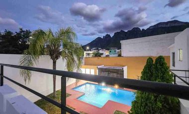 Casa en Venta Paseo de Cumbres | Terreno Doble en Esquina con Alberca y Terraza