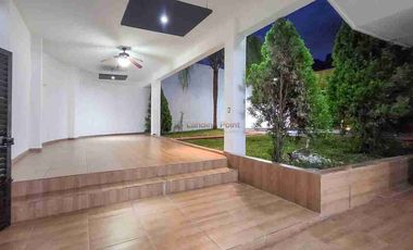 Casa en Venta Paseo de Cumbres | Terreno Doble en Esquina con Alberca y Terraza