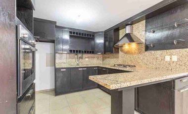 Casa en Venta Paseo de Cumbres | Terreno Doble en Esquina con Alberca y Terraza