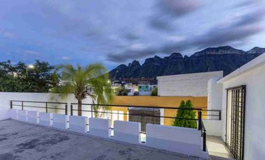 Casa en Venta Paseo de Cumbres | Terreno Doble en Esquina con Alberca y Terraza