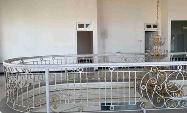 Murah ,BUTUH CEPAT LAKU!!! Rumah Sultan HOOK 3 LT Rungkut Asri