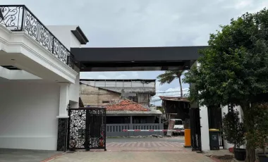 Dijual Rumah Mewah American Classic 3 Lantai Di Cireundeu Lebak Bulus Selangkah Ke Jakarta Selatan dekat Pintu Tol