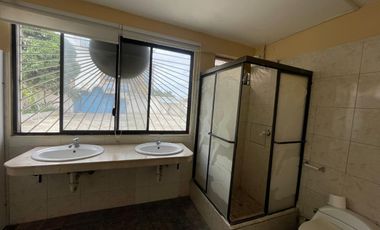 En venta | Casa rentera dividida en 4 departamentos – Manta