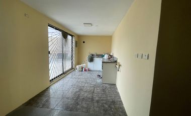 En venta | Casa rentera dividida en 4 departamentos – Manta