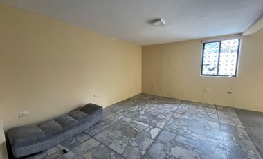 En venta | Casa rentera dividida en 4 departamentos – Manta