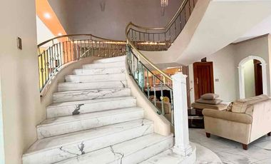 Se Alquila amplia casa para empresa 10 estacionamientos