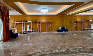 Se Alquila amplia casa para empresa 10 estacionamientos