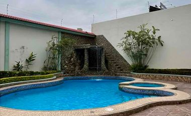 Se Alquila amplia casa para empresa 10 estacionamientos