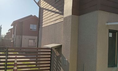 SE ARRIENDA CASA NUEVA SEMI AMOBLADA EN CONDOMINIO
