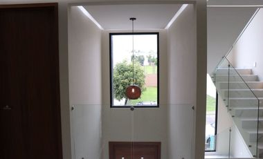 HERMOSA CASA EN VENTA EN PARQUE BERNA CON UNA UBICACIÓN PRIVILEGIADA.