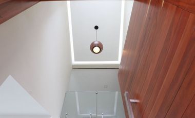 HERMOSA CASA EN VENTA EN PARQUE BERNA CON UNA UBICACIÓN PRIVILEGIADA.