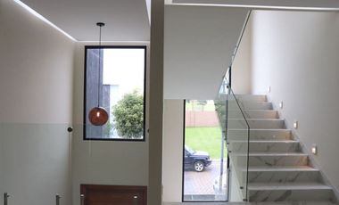 HERMOSA CASA EN VENTA EN PARQUE BERNA CON UNA UBICACIÓN PRIVILEGIADA.