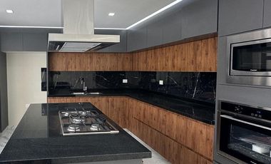 HERMOSA CASA EN VENTA EN PARQUE BERNA CON UNA UBICACIÓN PRIVILEGIADA.