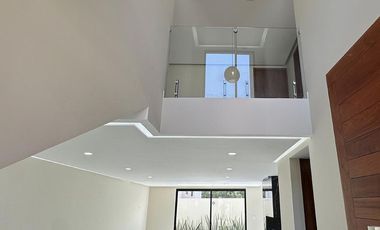 HERMOSA CASA EN VENTA EN PARQUE BERNA CON UNA UBICACIÓN PRIVILEGIADA.