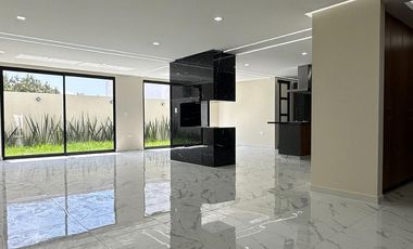 HERMOSA CASA EN VENTA EN PARQUE BERNA CON UNA UBICACIÓN PRIVILEGIADA.