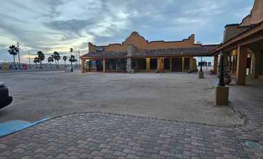 2 Locales comerciales en venta juntos En Plaza Misión del Mar