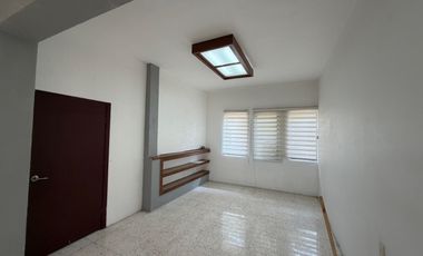 ZONA MINERVA, CASA SE ADAPTO PARA 2 DEPARTAMENTOS CON ESCRITURA C/U