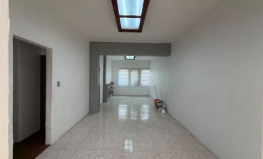 ZONA MINERVA, CASA SE ADAPTO PARA 2 DEPARTAMENTOS CON ESCRITURA C/U