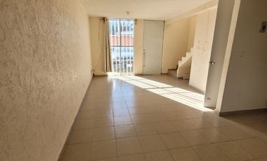 CASA EN RENTA EN BOSQUES DE ICA ZINACANTEPEC