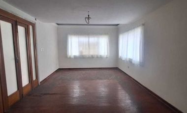 SE RENTA CASA EN ESQUINA ZONA CENTRO