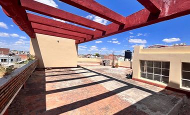 SE RENTA CASA EN ESQUINA ZONA CENTRO