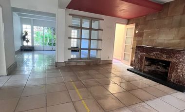 SE RENTA CASA EN ESQUINA ZONA CENTRO