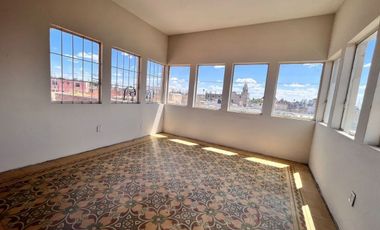 SE RENTA CASA EN ESQUINA ZONA CENTRO