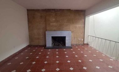 SE RENTA CASA EN ESQUINA ZONA CENTRO