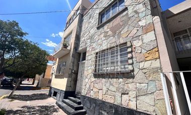 SE RENTA CASA EN ESQUINA ZONA CENTRO
